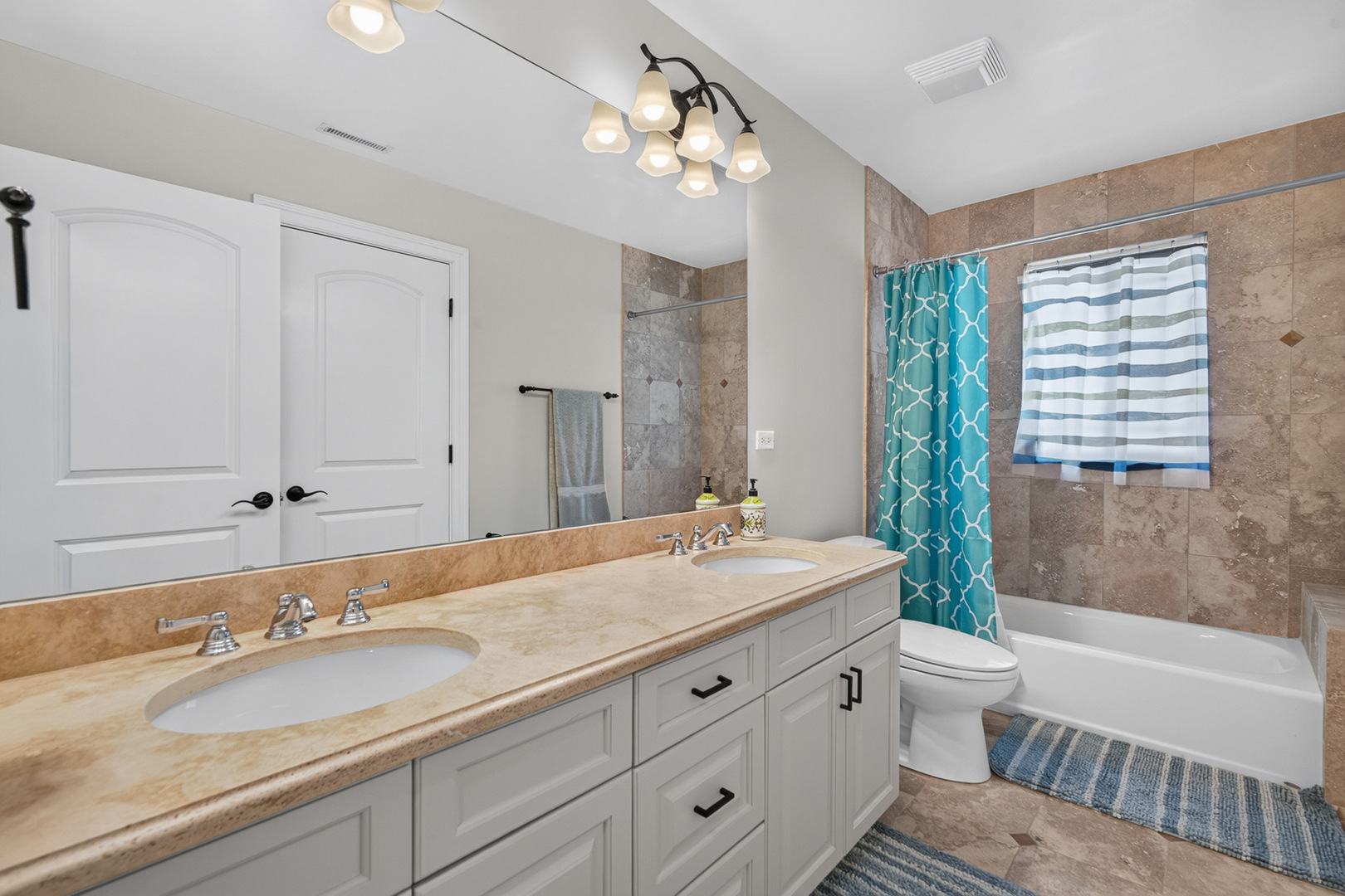 450 N Elm Avenue Property Photo 27