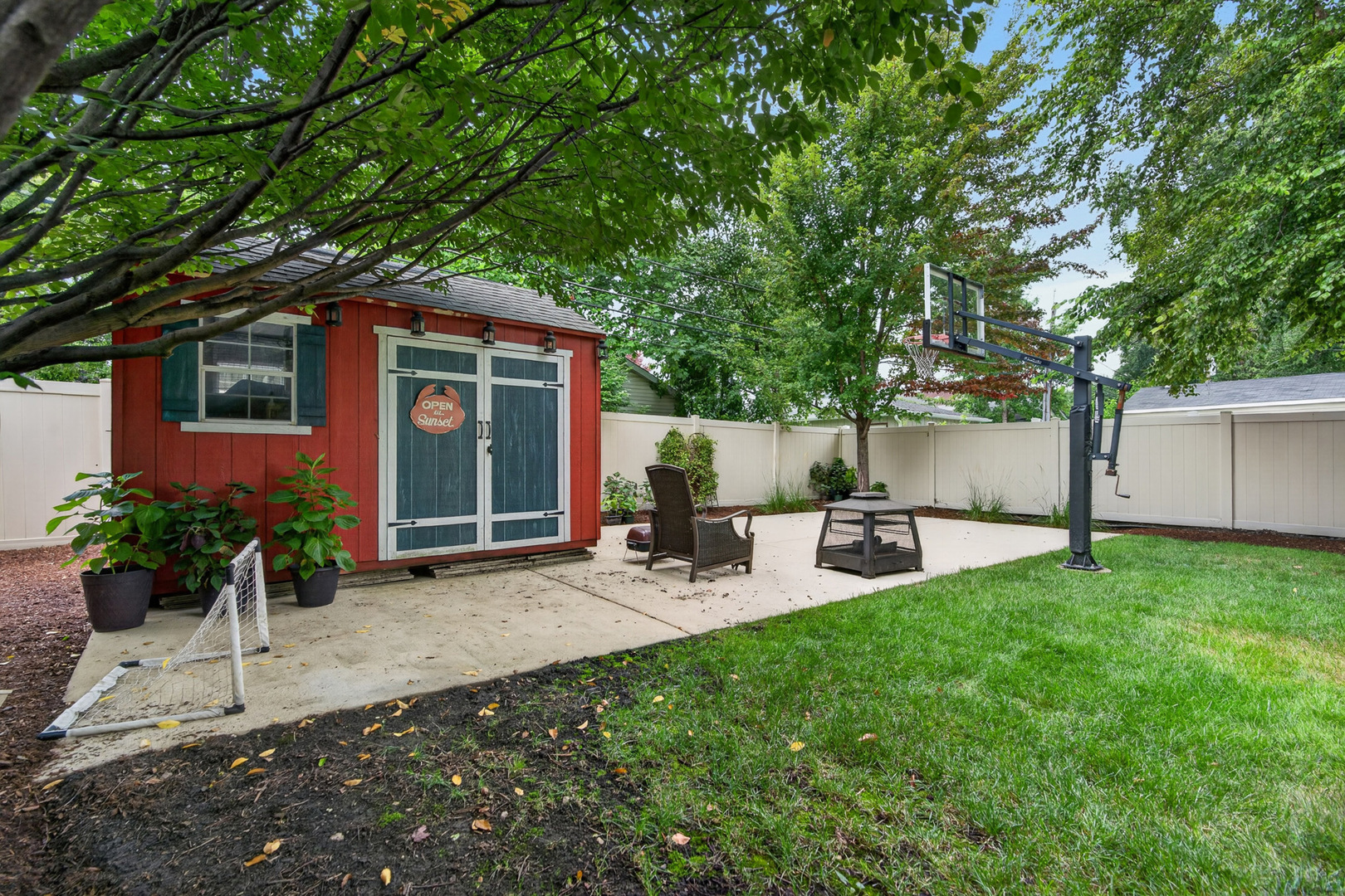 450 N Elm Avenue Property Photo 37
