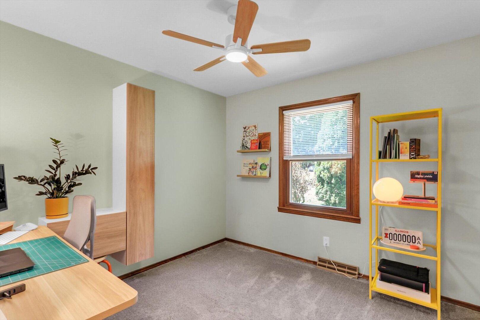 202 E Mchenry Street Property Photo 7
