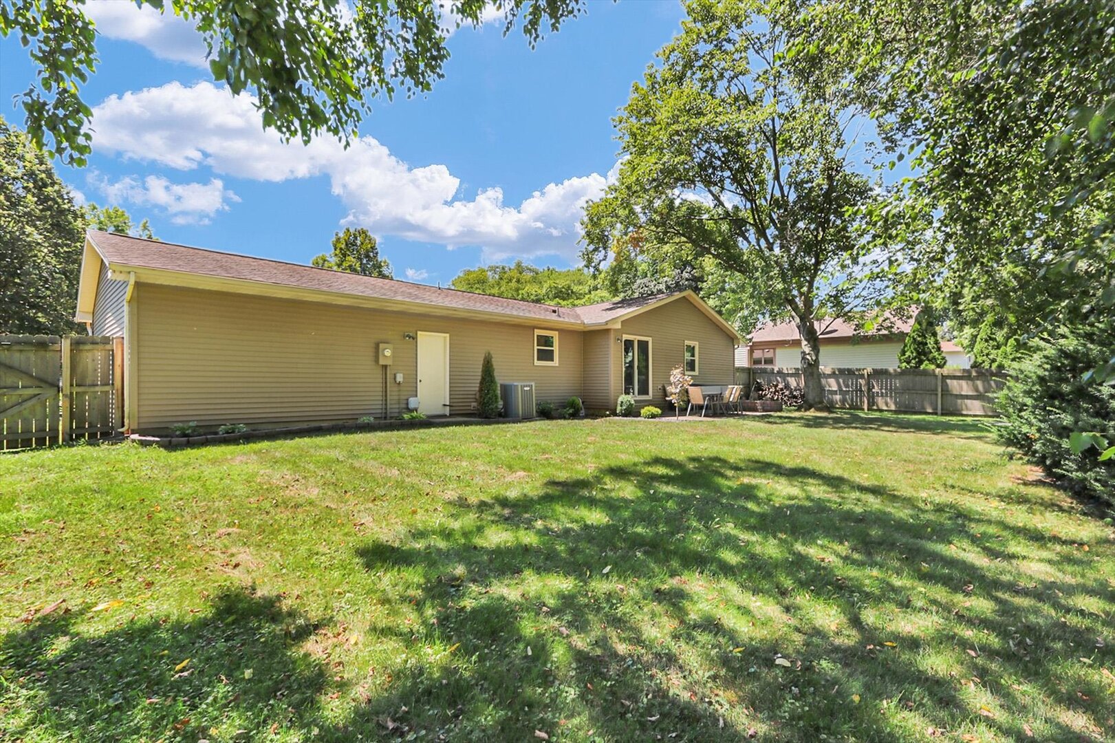202 E Mchenry Street Property Photo 32