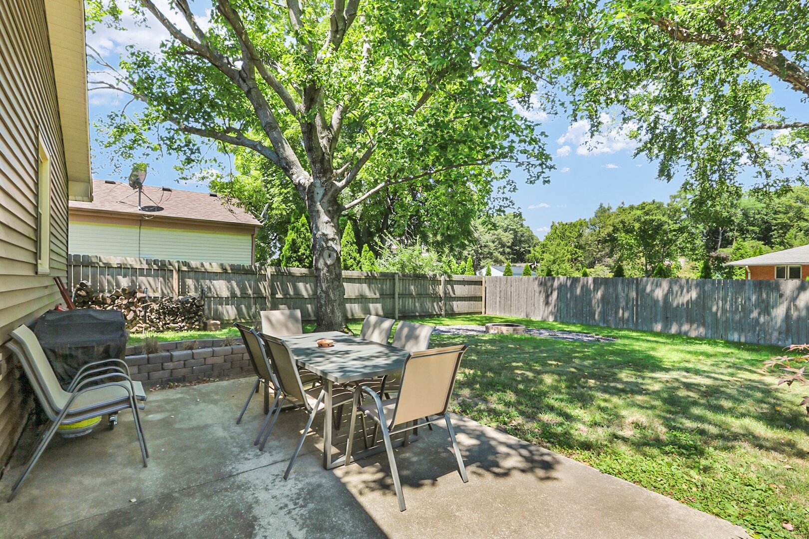 202 E Mchenry Street Property Photo 35