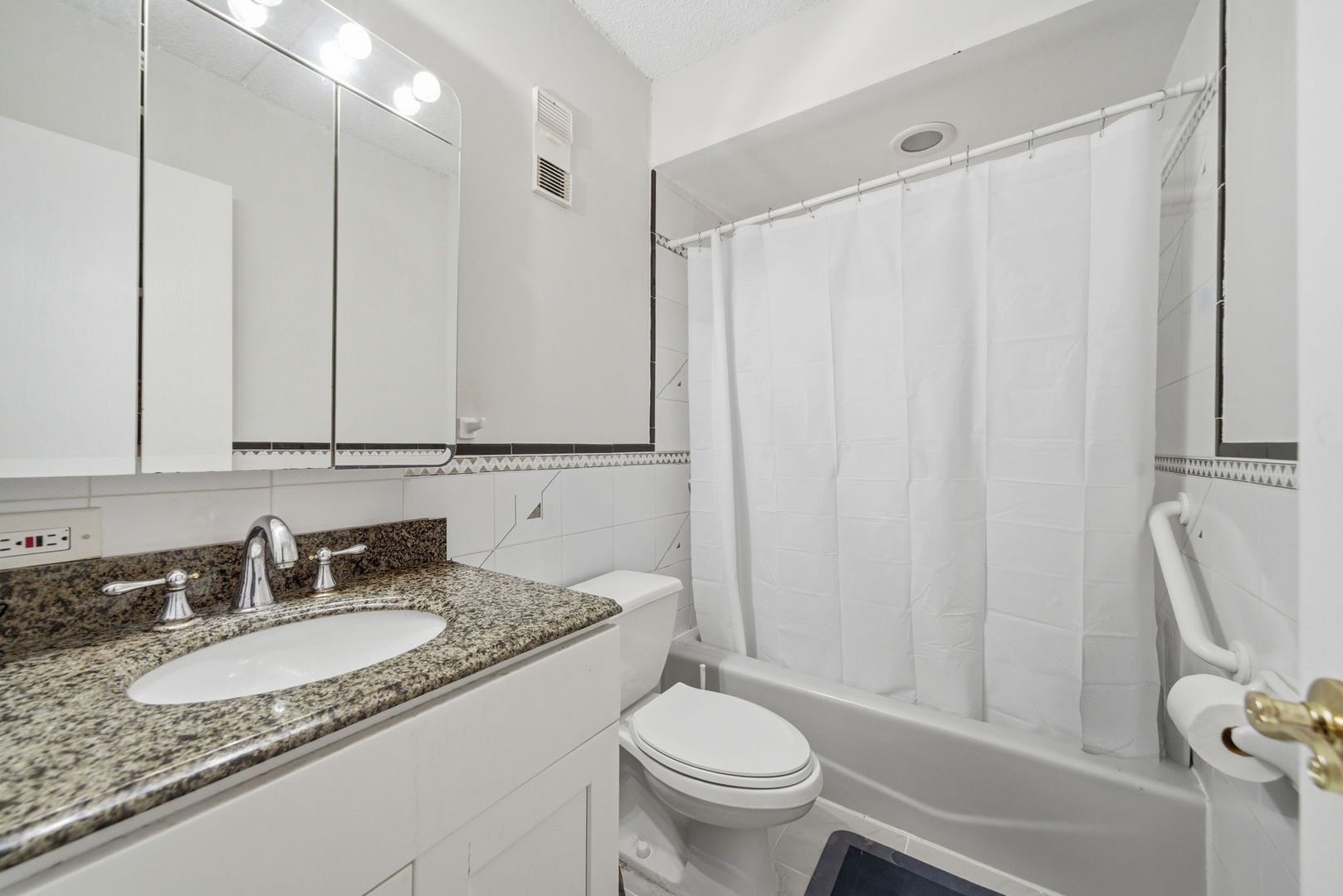 940 N Rohlwing Road 201a Property Photo 12