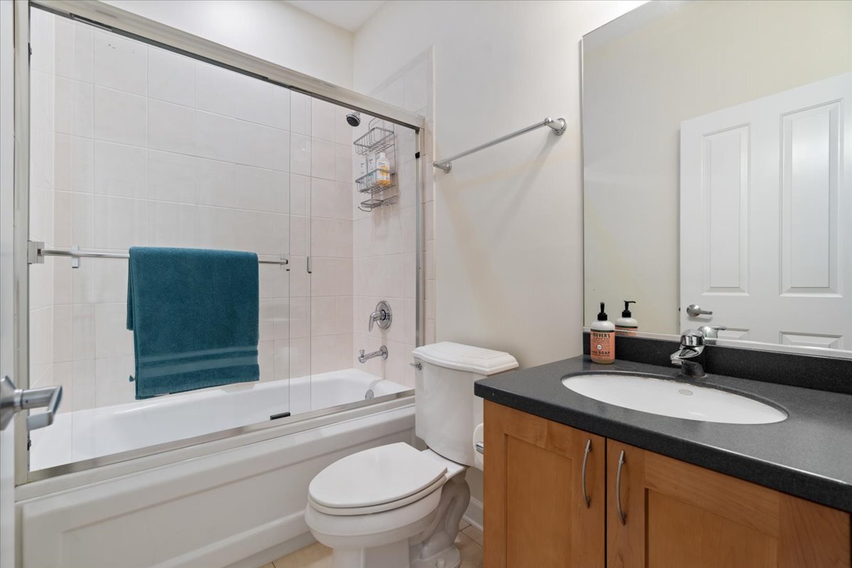 2036 W Lemoyne Street D Property Photo 25