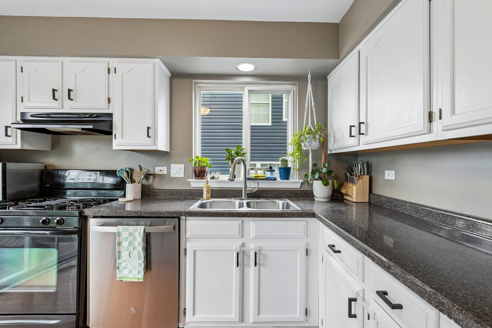 1092 N Camden Lane Property Photo 10