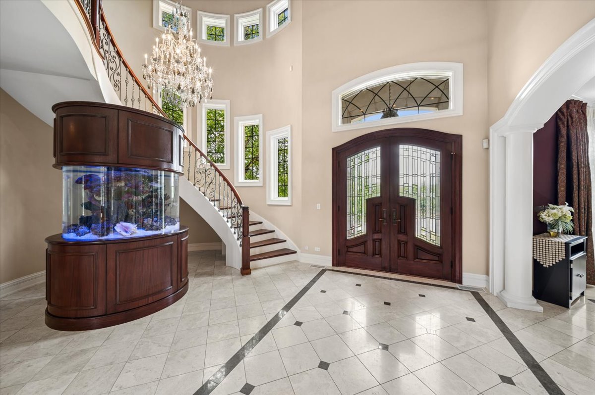 107 Forest Edge Drive Property Photo 8