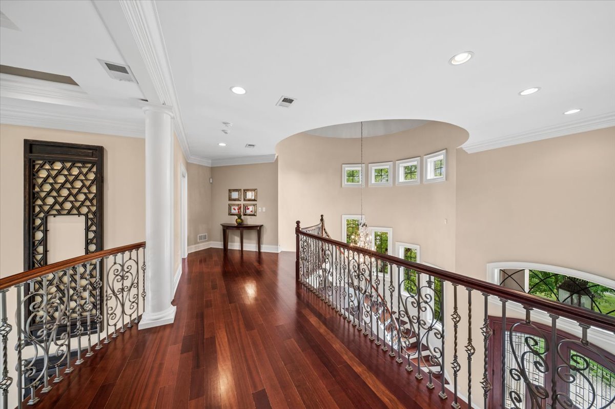 107 Forest Edge Drive Property Photo 18