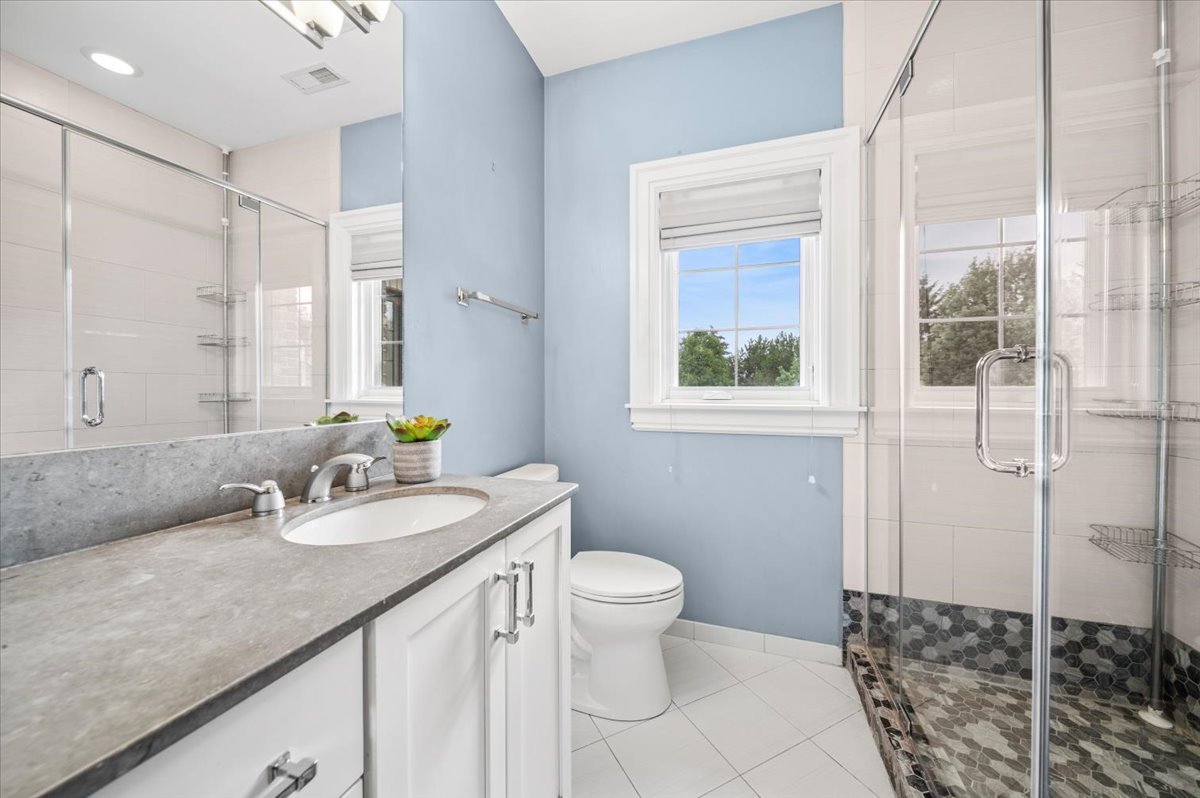 107 Forest Edge Drive Property Photo 31