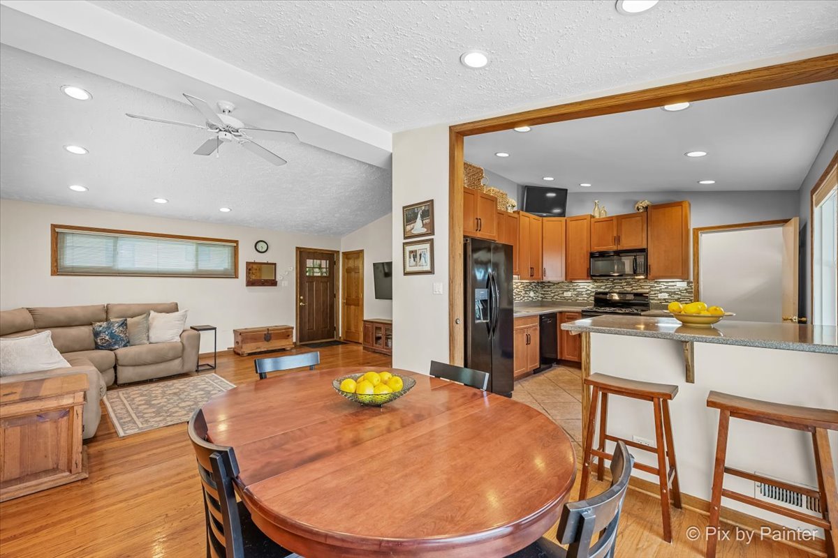 120 S Prairie Avenue Property Photo 6