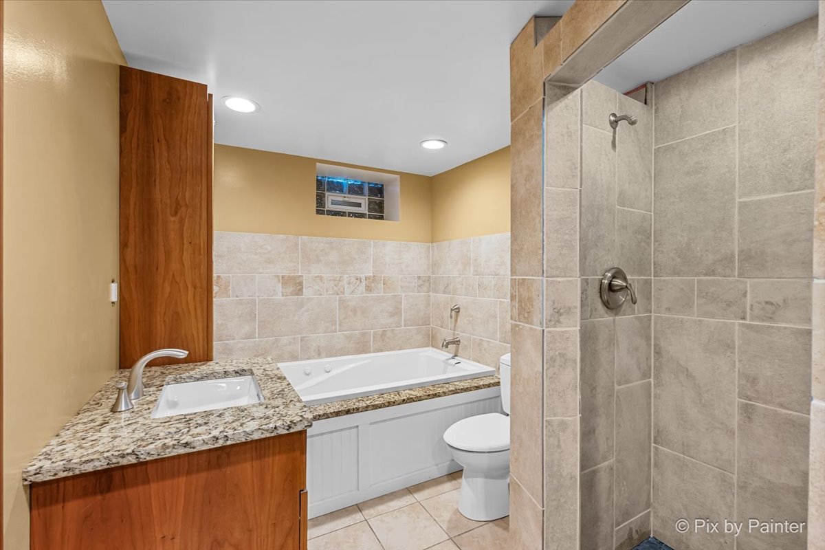 120 S Prairie Avenue Property Photo 18