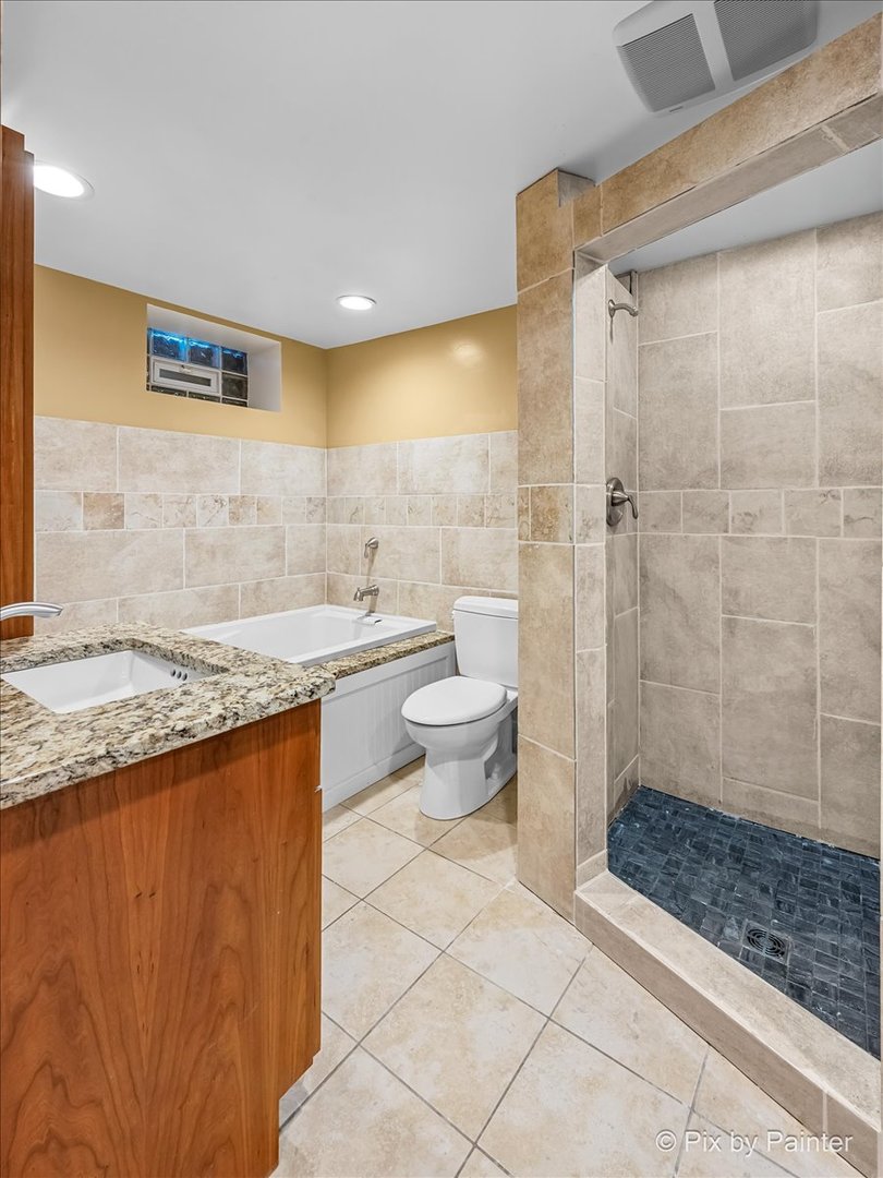 120 S Prairie Avenue Property Photo 19
