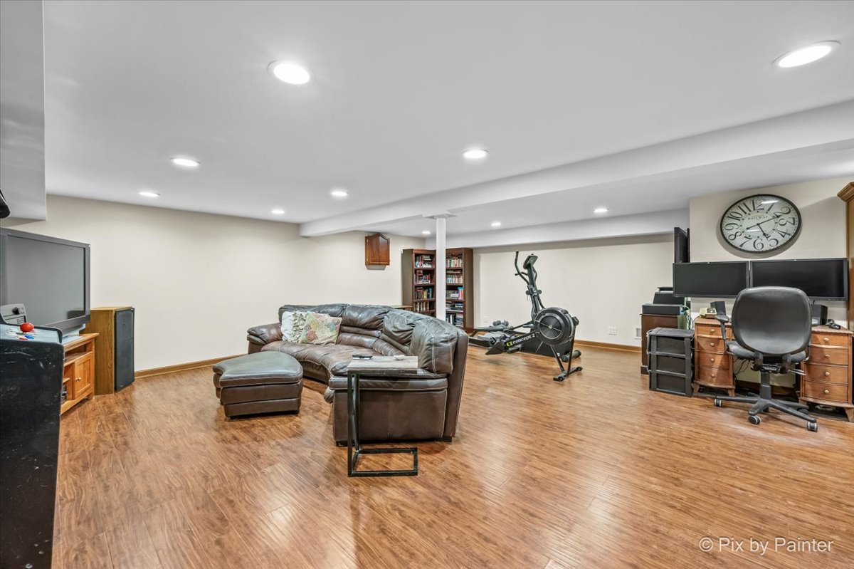 120 S Prairie Avenue Property Photo 22