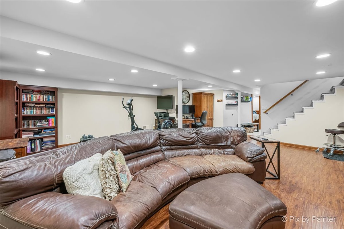 120 S Prairie Avenue Property Photo 24