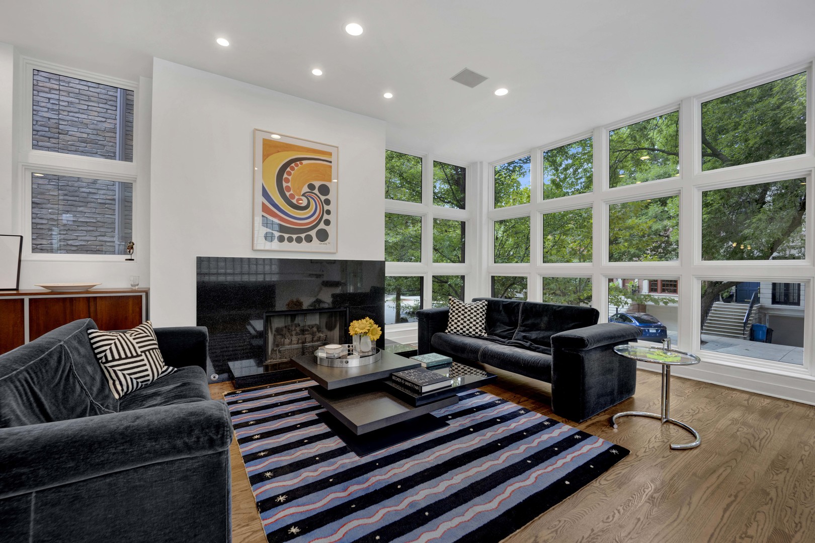 1857 N Burling Street Property Photo 6
