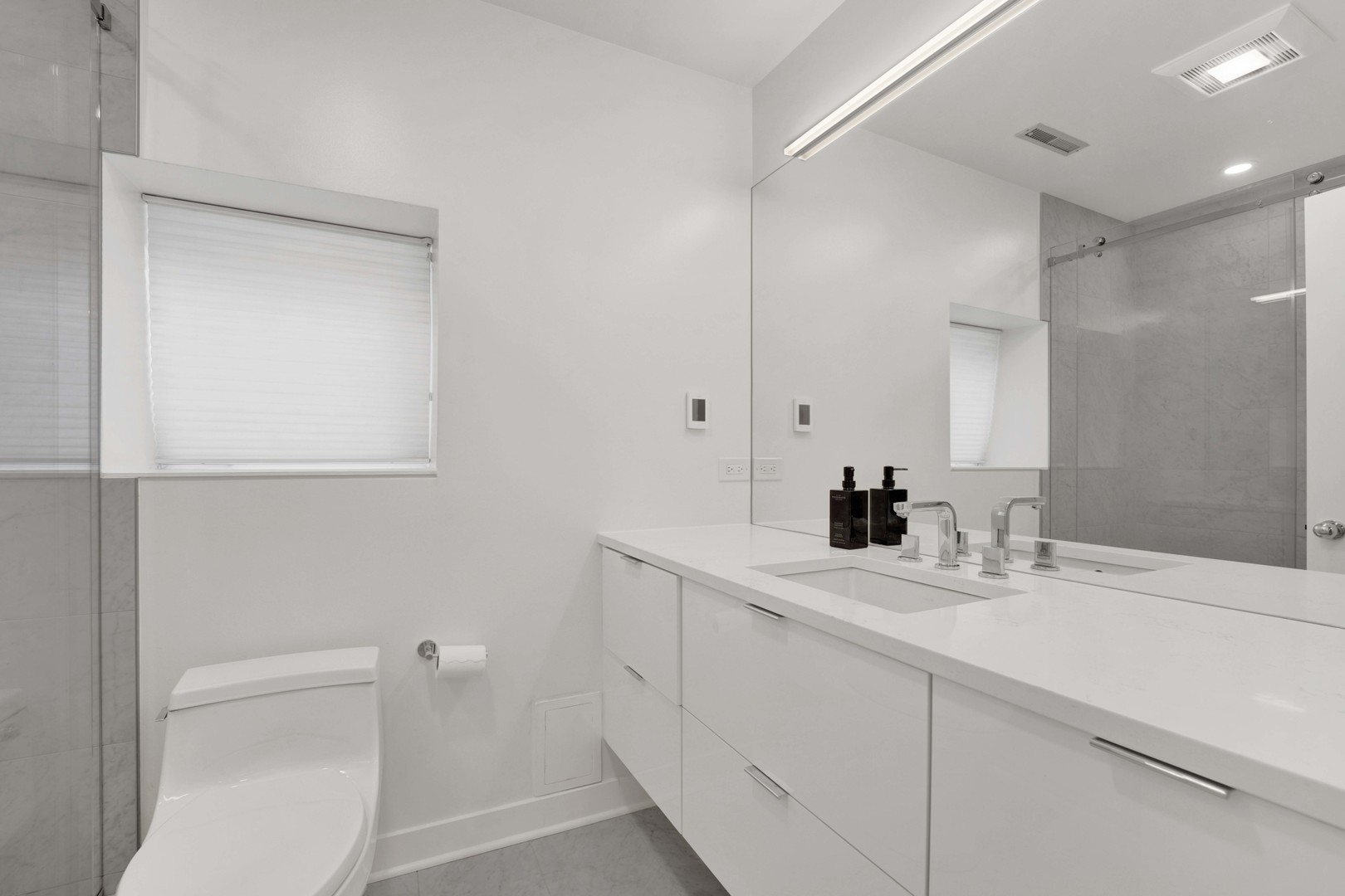 1857 N Burling Street Property Photo 43