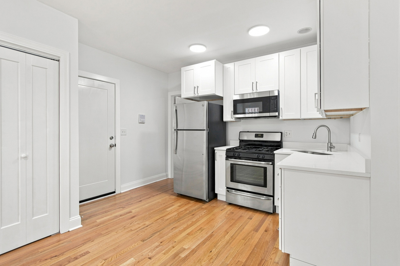 3731 N Elston Avenue 2n Property Photo 6