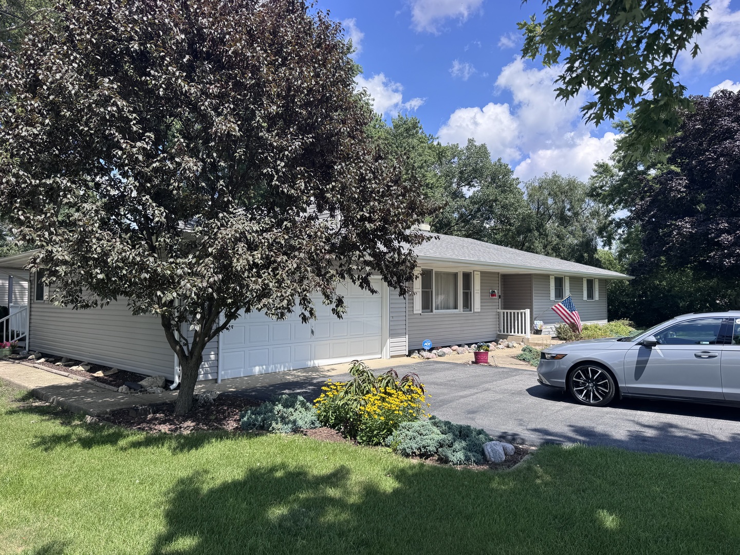 805 Chelsea Street Property Photo 3