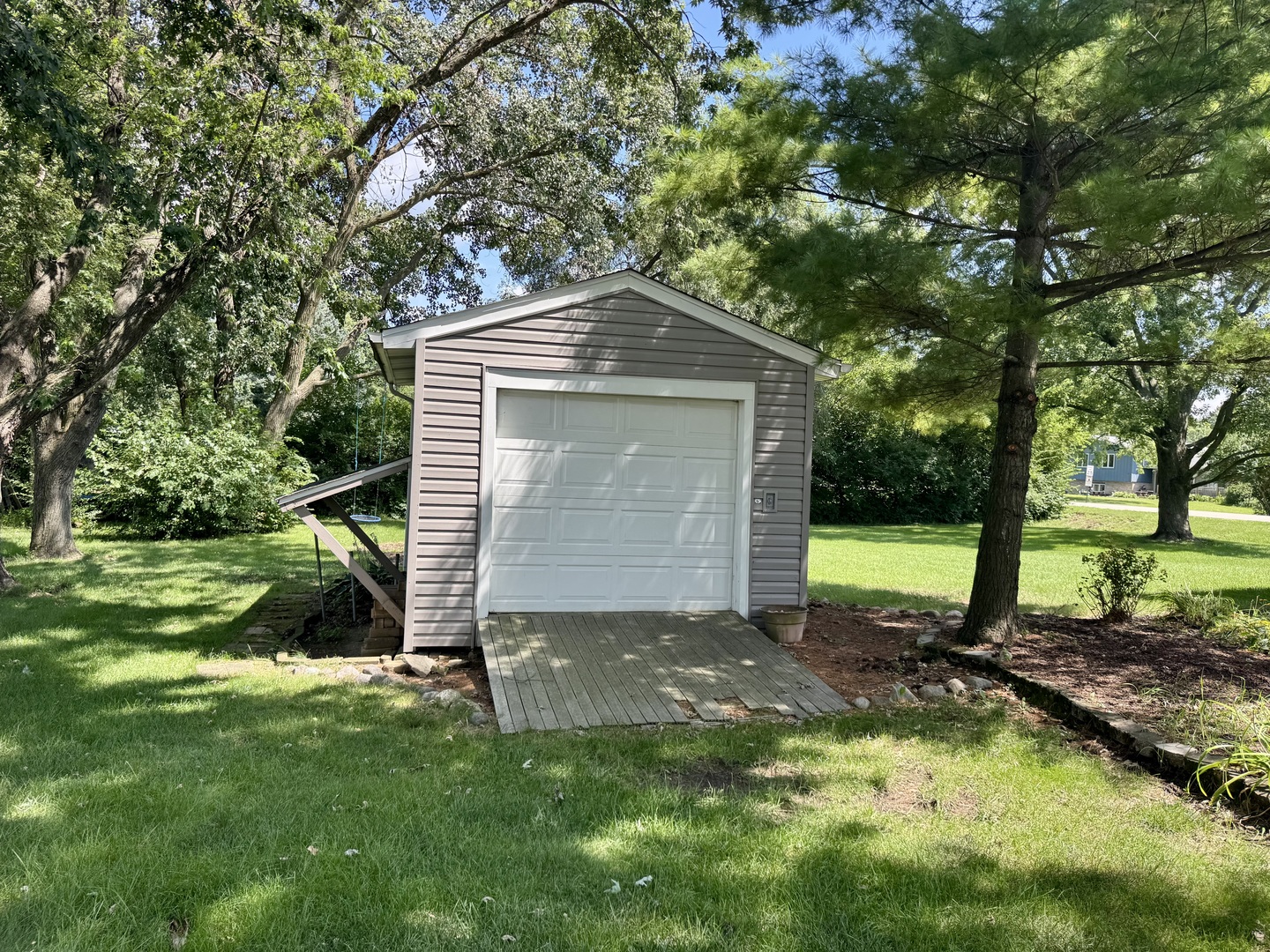 805 Chelsea Street Property Photo 8