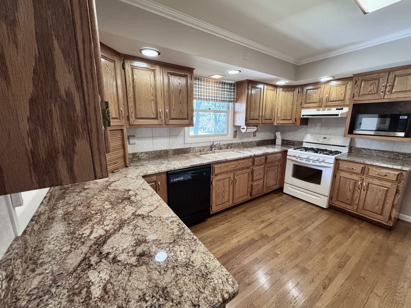 805 Chelsea Street Property Photo 31