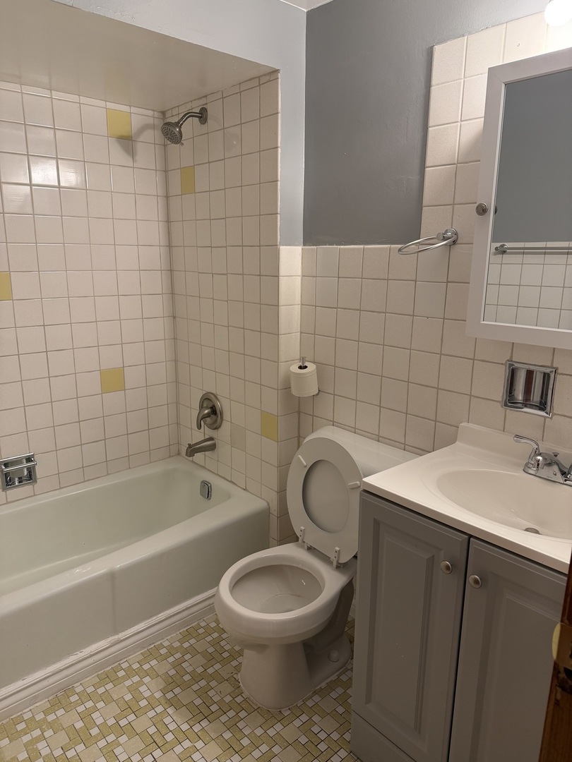 5743 S Kenton Avenue 1s Property Photo 6