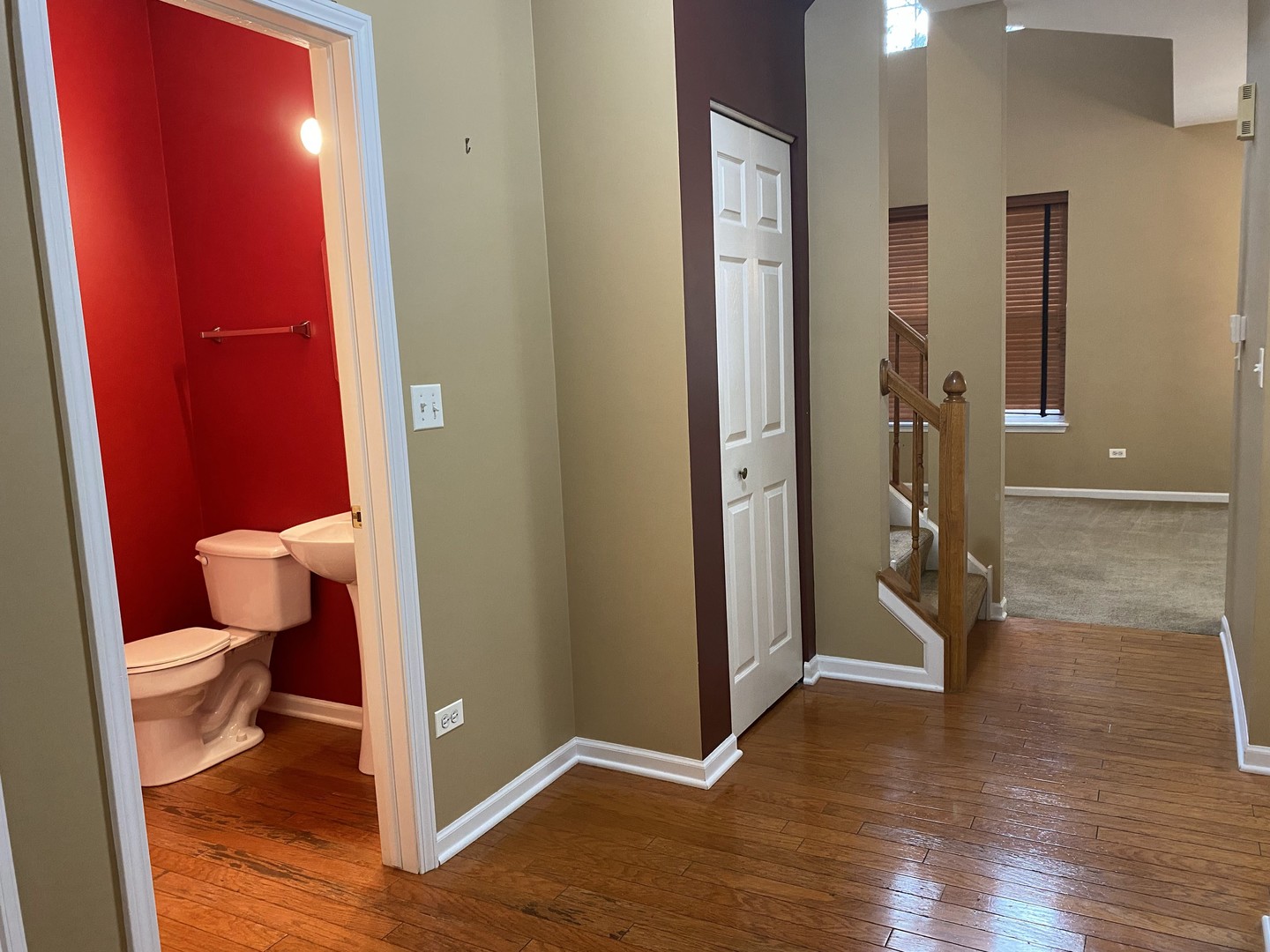 2824 White Thorn Circle Property Photo 3