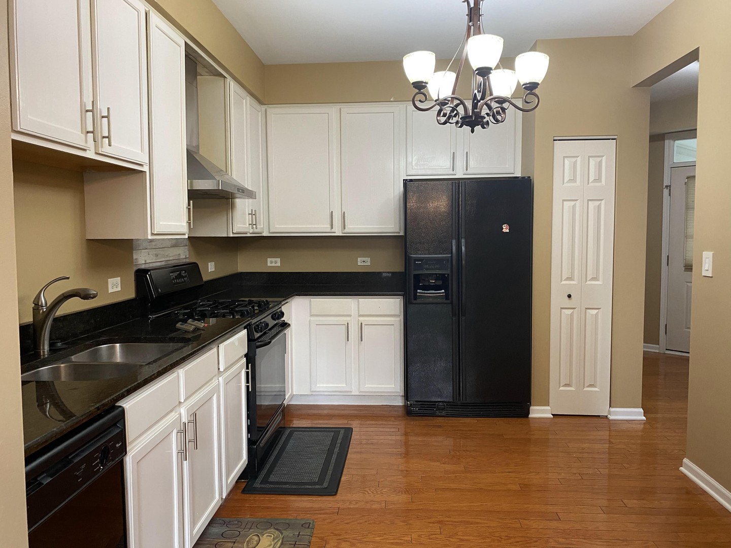 2824 White Thorn Circle Property Photo 8