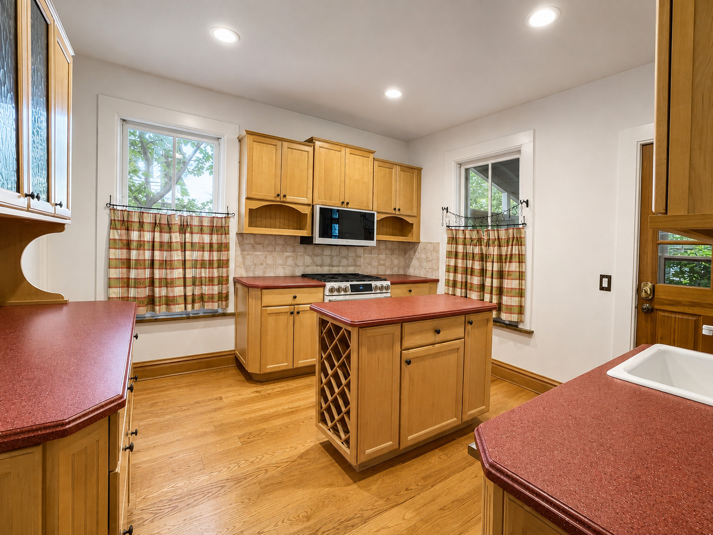 1013 Simpson Street Property Photo 4