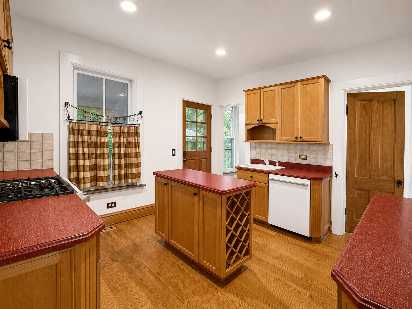 1013 Simpson Street Property Photo 5