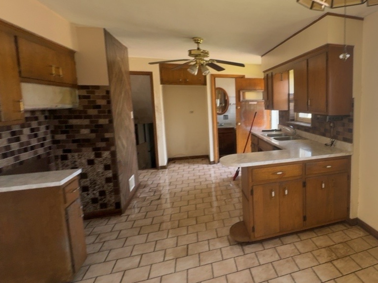 11420 S Hamlin Avenue Property Photo 3