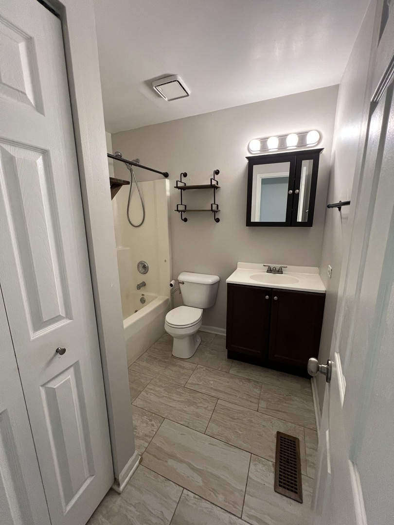 358 Woodview Circle B Property Photo 9