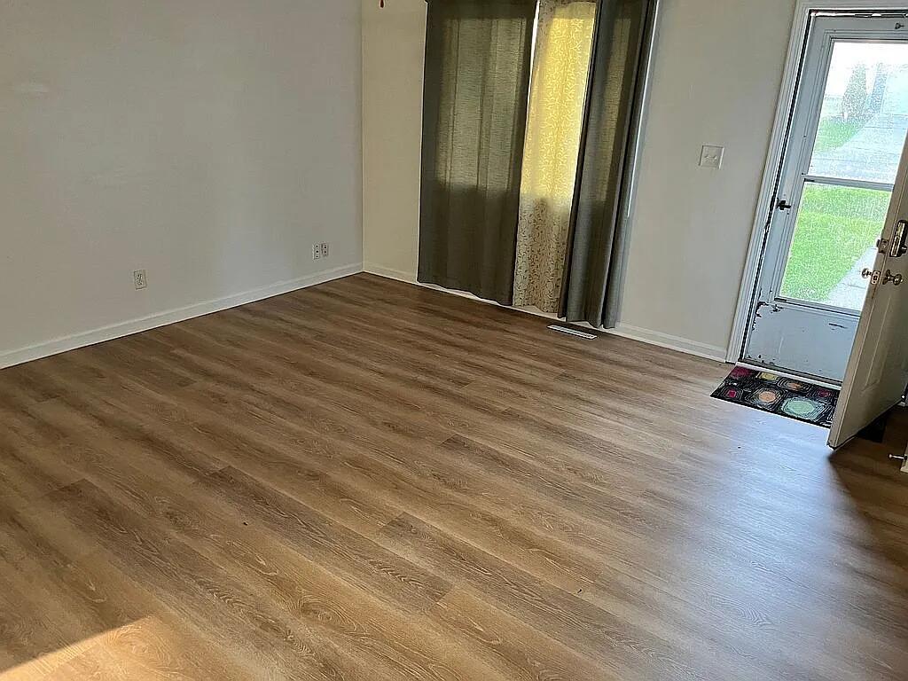 4812 W Howard Street Property Photo 5
