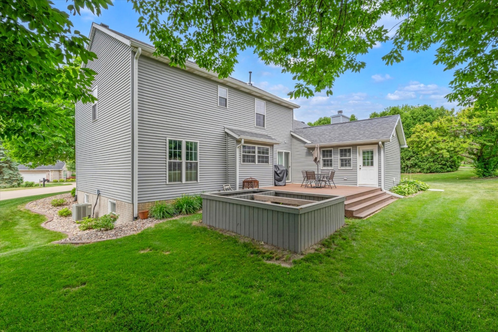 2520 Buckingham Avenue Property Photo 8