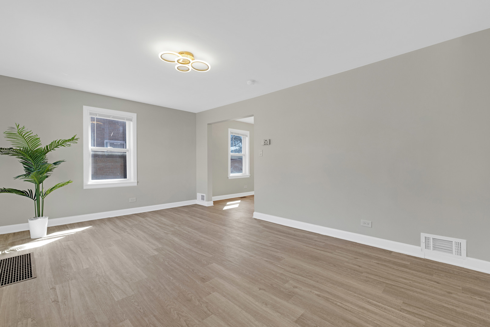 1516 Speechley Boulevard Property Photo 4
