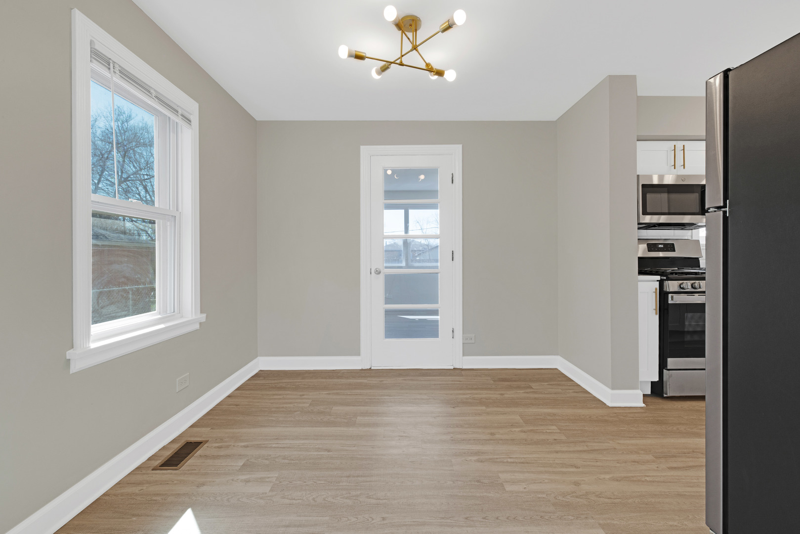 1516 Speechley Boulevard Property Photo 9