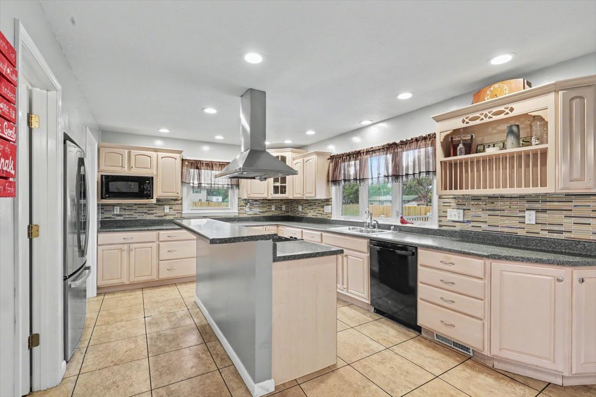 6338 Whirlaway Drive Property Photo 11