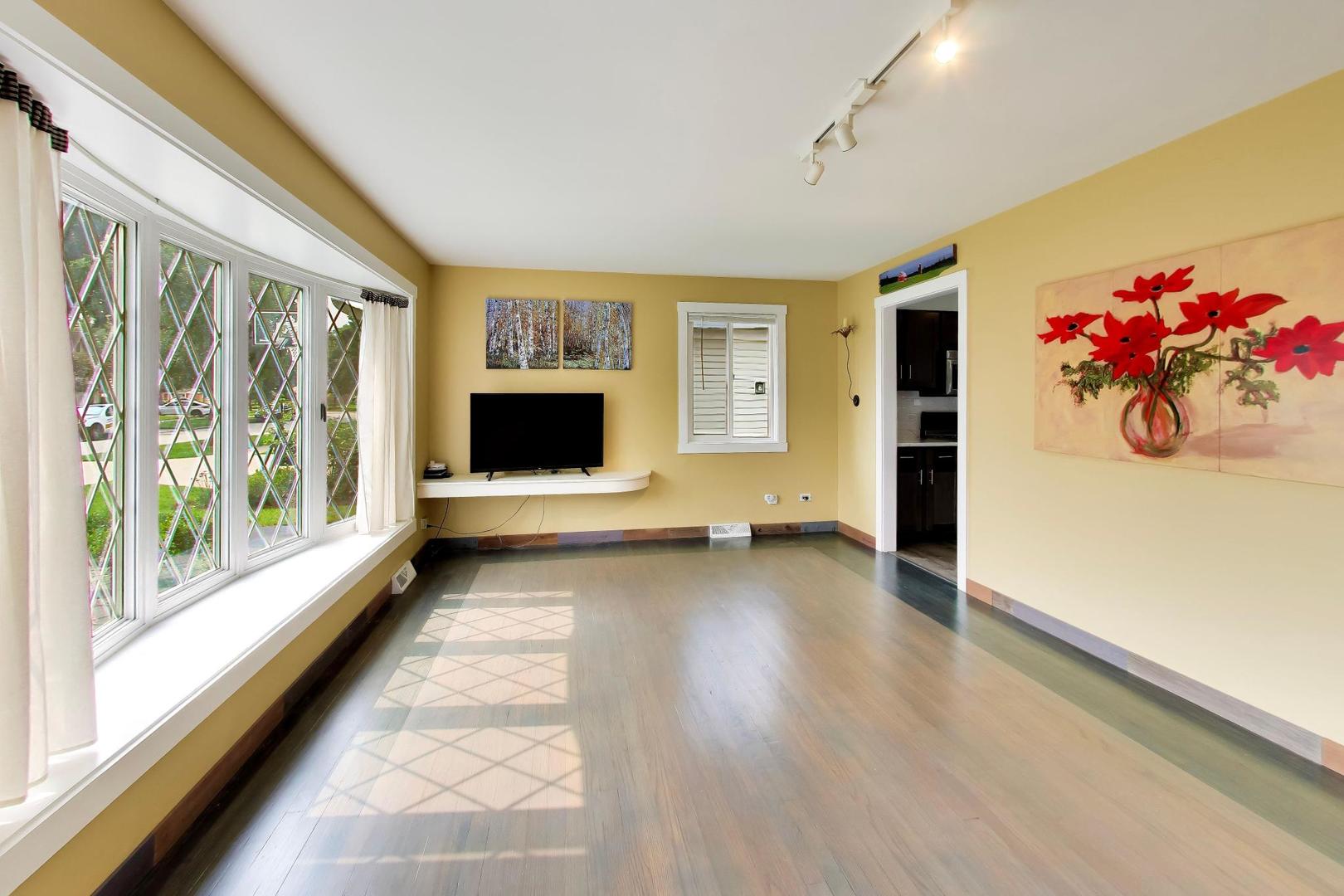 466 N Ridgeland Avenue Property Photo 4