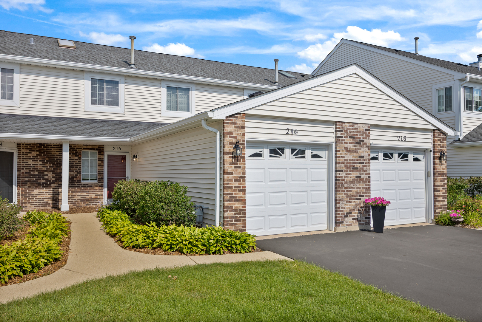 216 Brittany Drive 8E-2 Property Photo 1