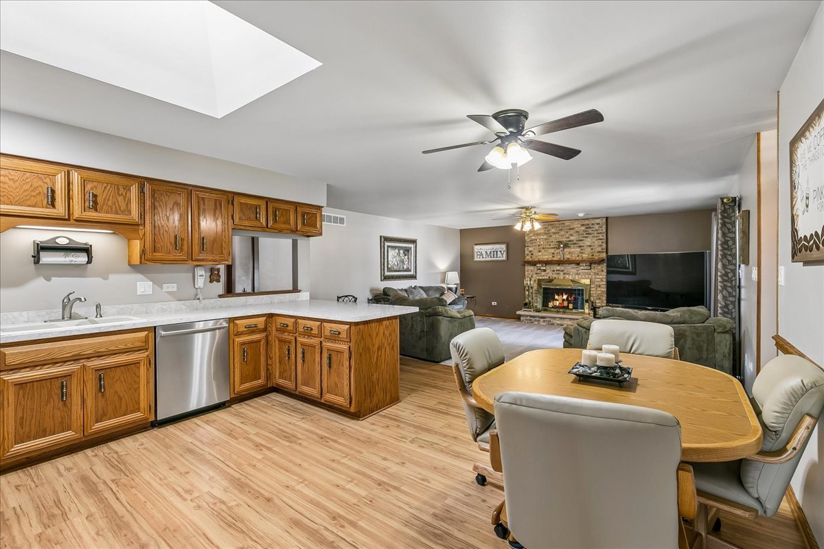 9860 Cambridge Drive Property Photo 8