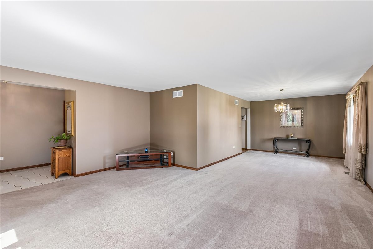 9860 Cambridge Drive Property Photo 9