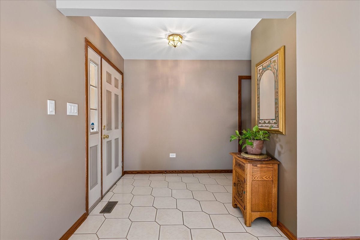 9860 Cambridge Drive Property Photo 11