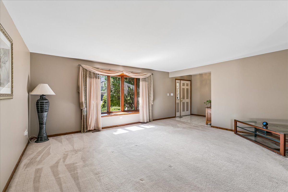 9860 Cambridge Drive Property Photo 12