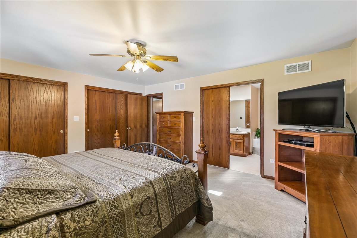 9860 Cambridge Drive Property Photo 18