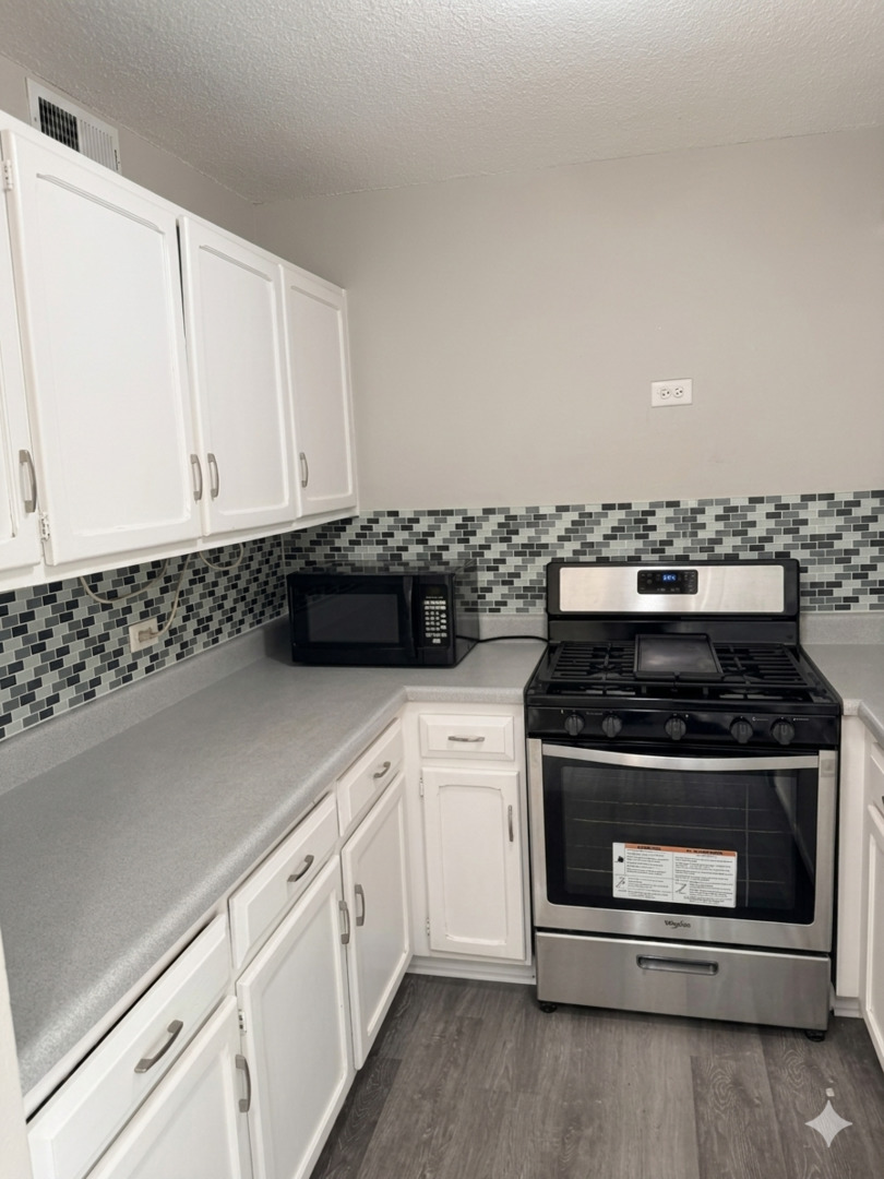 2211 S Stewart Avenue 6a Property Photo 3