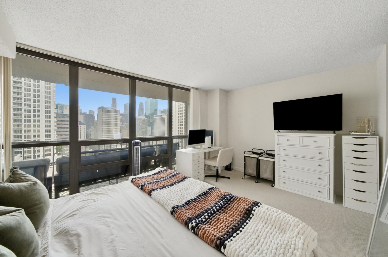 10 E Ontario Street 2111 Property Photo 8