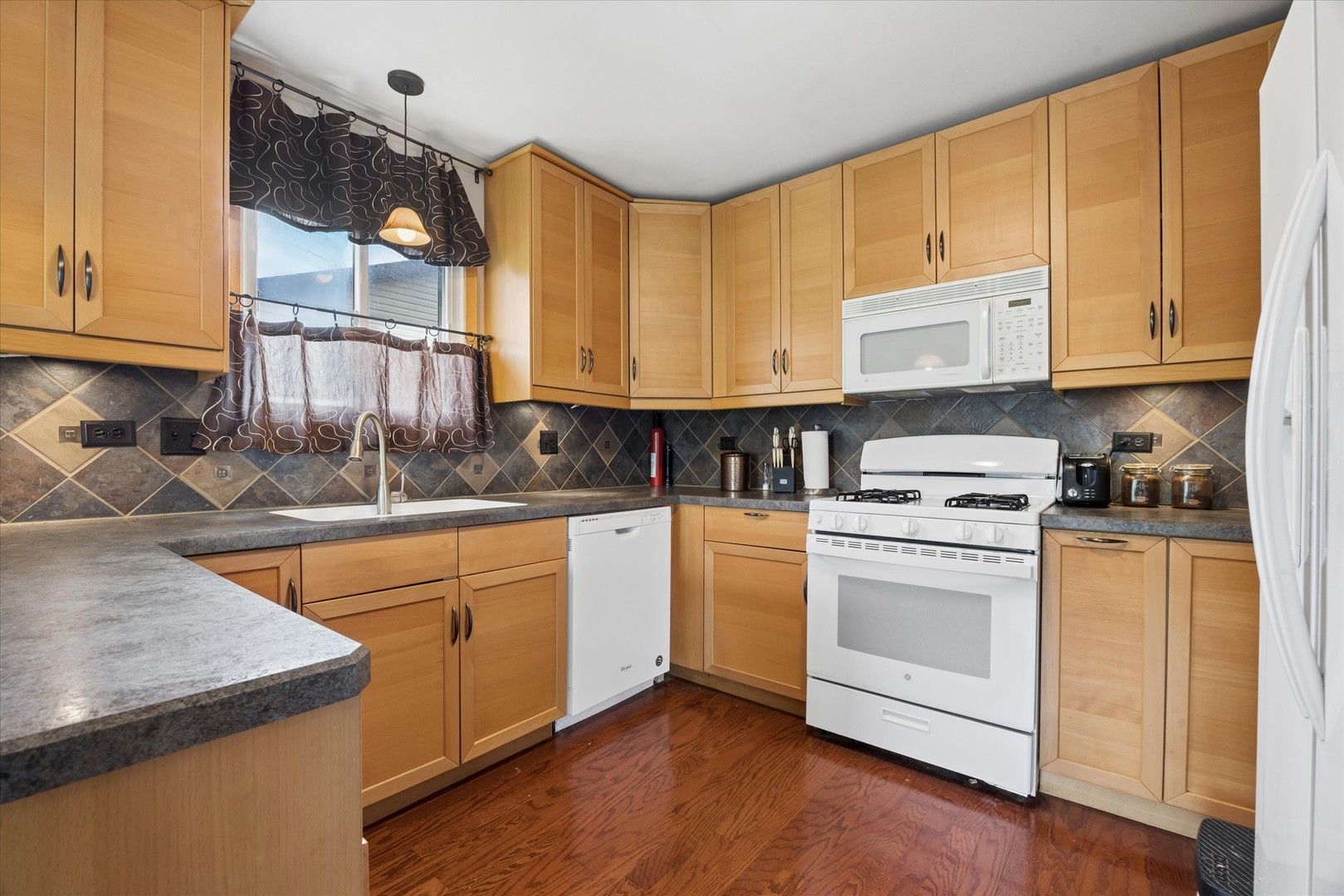 4093 Bayside Drive Property Photo 5