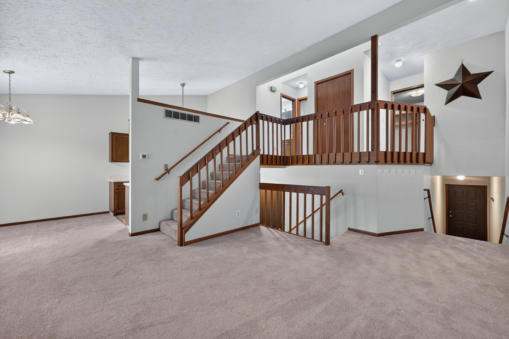 641 Amphitheater Drive 14 Property Photo 2