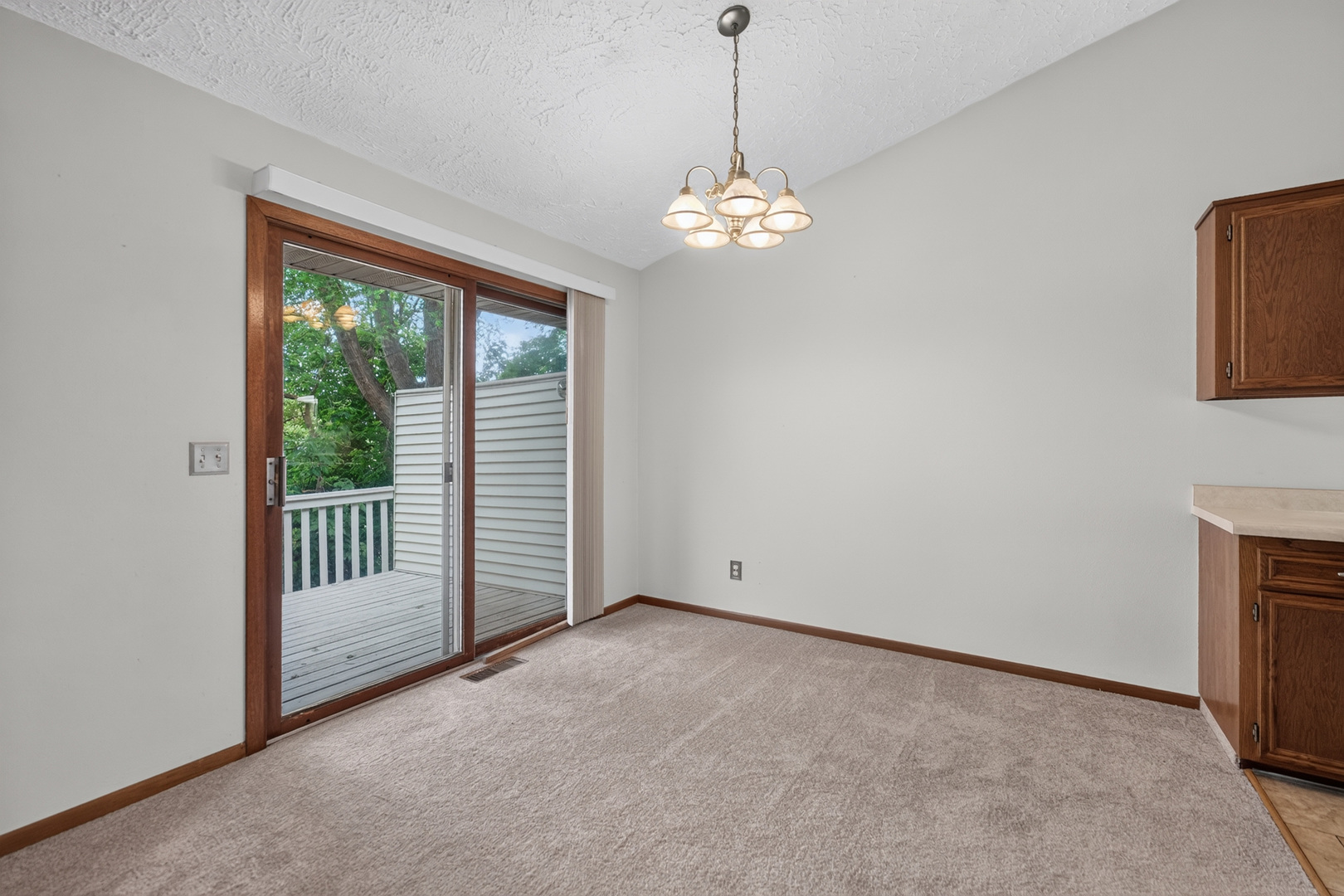 641 Amphitheater Drive 14 Property Photo 5