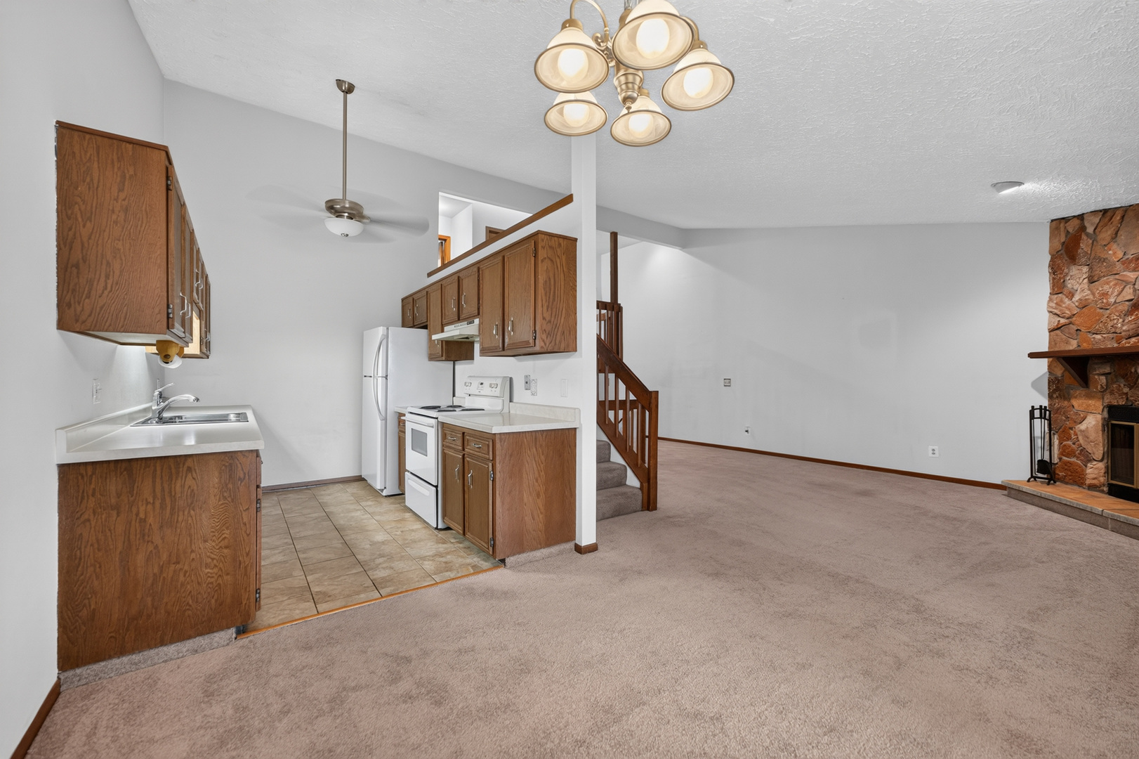 641 Amphitheater Drive 14 Property Photo 6