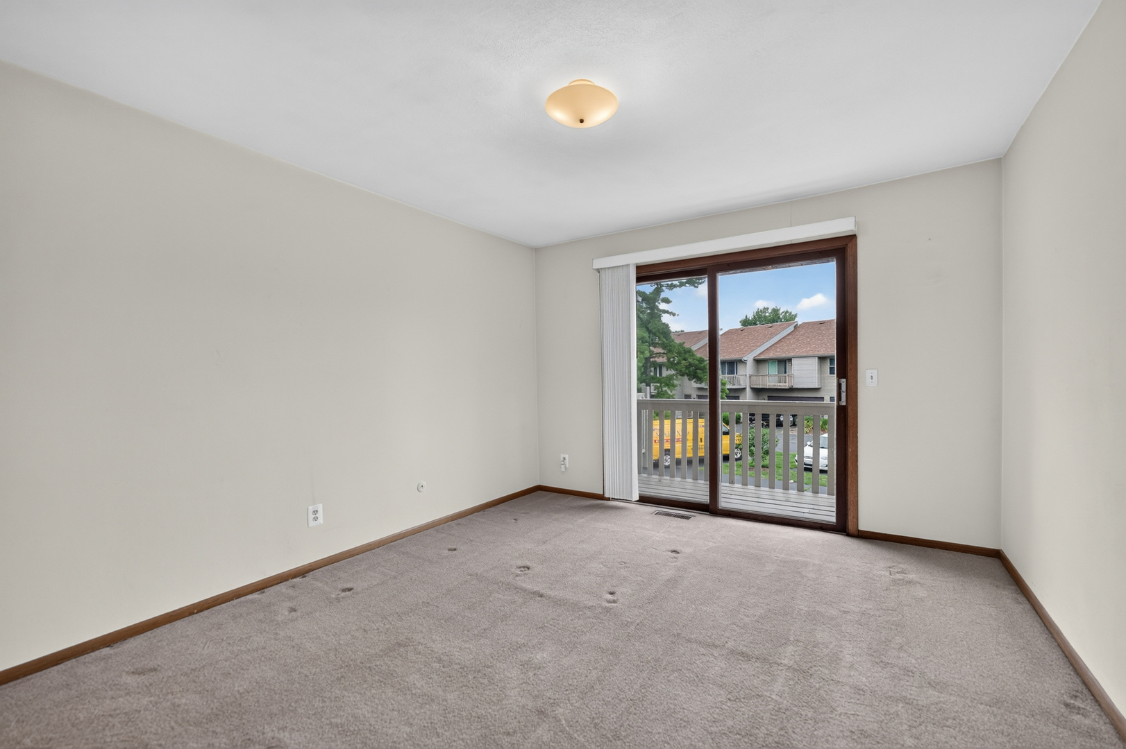641 Amphitheater Drive 14 Property Photo 12