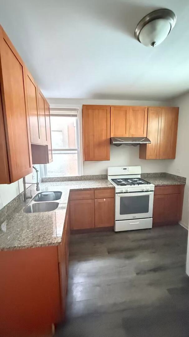 3154 S May Street Property Photo 7