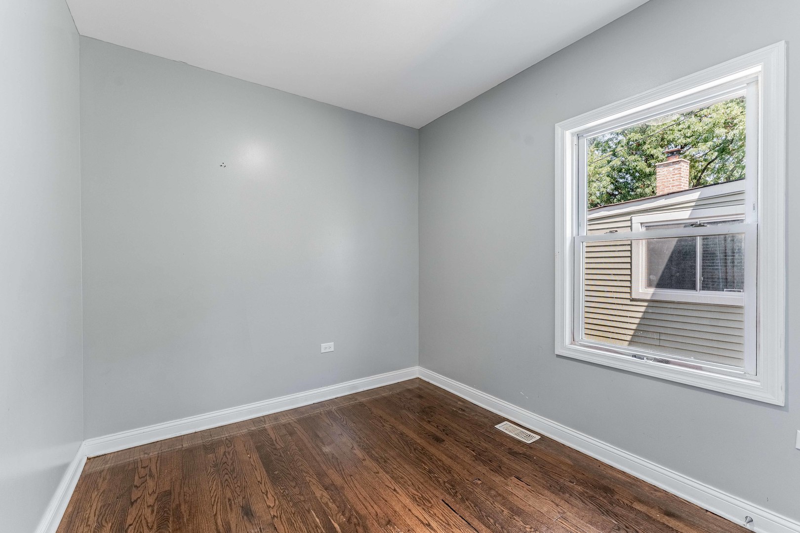 7008 S Oakley Avenue Property Photo 11